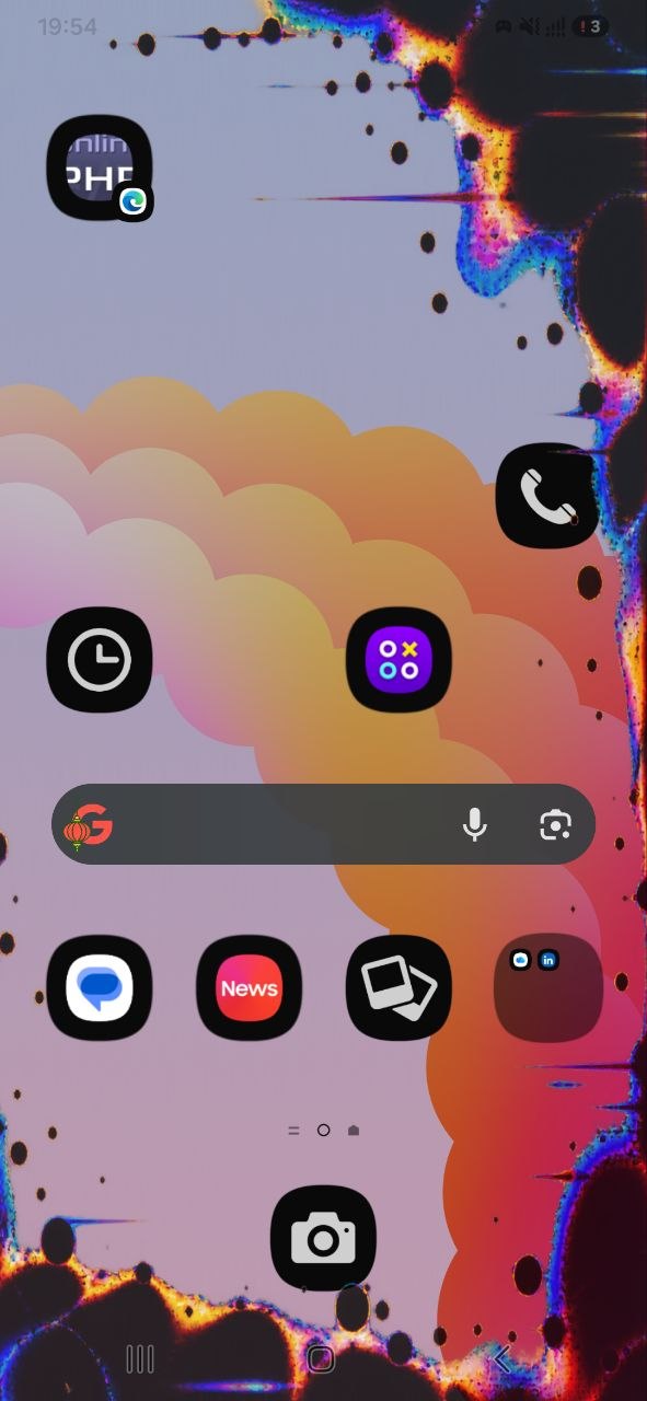 Prank Studio LCD damage overlay on an Android home screen